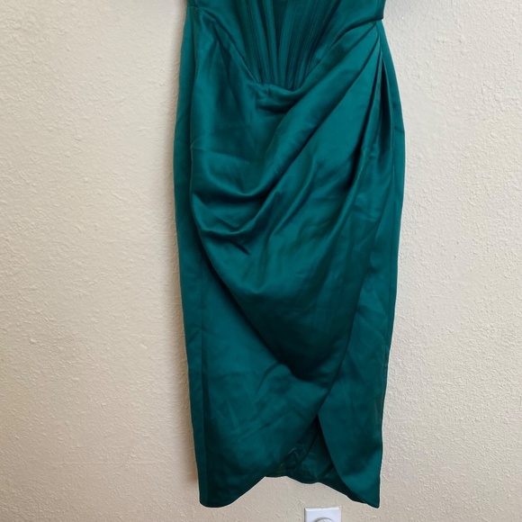House of CB  Loretta Emerald Green Satin Off‎ Shoulder Dress Size XS NWOT - Picture 7 of 12